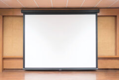 איזה מקרן Vivitek לאולמות הוא באמת הכי מומלץ?