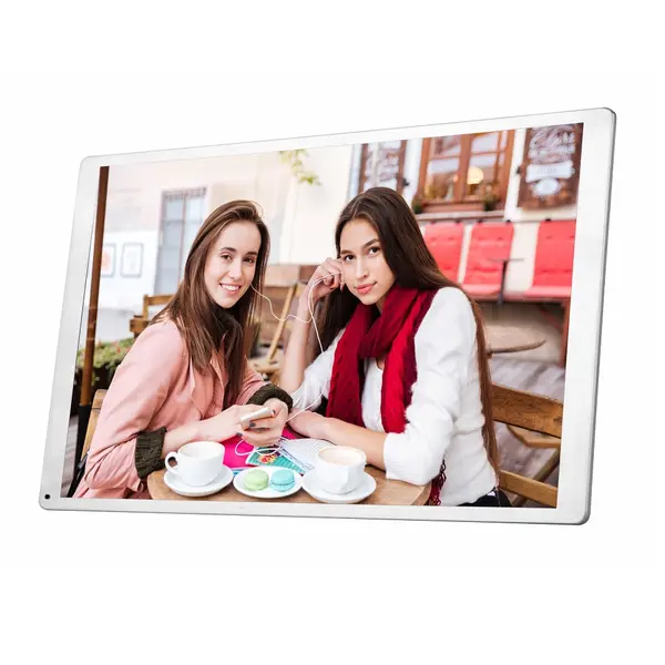 מסגרת דיגיטלית "10 Media-Tech JD1008 עם תפריט בעברית ב-View Center מציגה תמונה חדה וגדולה בתוך מסגרת שחורה קלאסית עם ממשק נוח להפעלה.