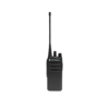 מכשיר קשר נייד Motorola MOTOTRBO DP540 בעיצוב קשיח ומקצועי בצבע שחור, הכולל פנל קדמי נקי ללא מסך, כפתור הפעלה ועוצמת שמע, בורר ערוצים עליון, אנטנה גמישה ולחצן שידור PTT צידי רחב ונוח ללחיצה