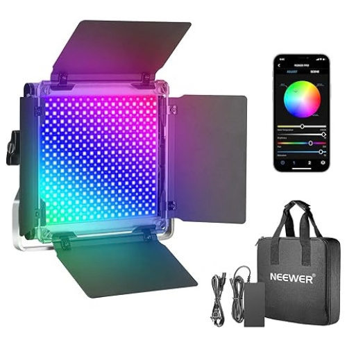 תאורת לד צבעונית Neewer 660 Pro RGB מבית view center מציגה פאנל לד מקצועי מאלומיניום שחור עם מסך LCD אחורי.